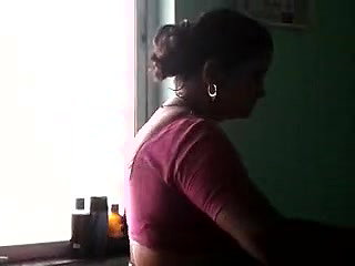 mature bhabhi wearing saree