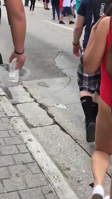 Sexy babe cleavage and swinging Ass captured by voyeur