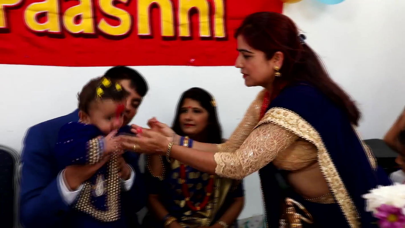 Sexy nepali Milf Big Navel and Boob Sideview