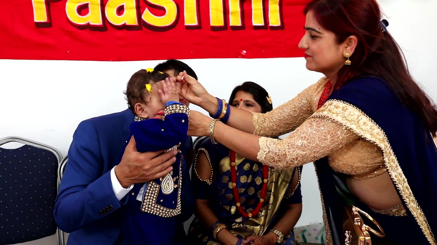 Sexy nepali Milf Big Navel and Boob Sideview