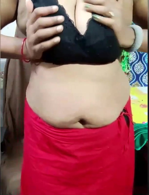 Soniya_123 Stripping & Teasing in Black Bra & Panty