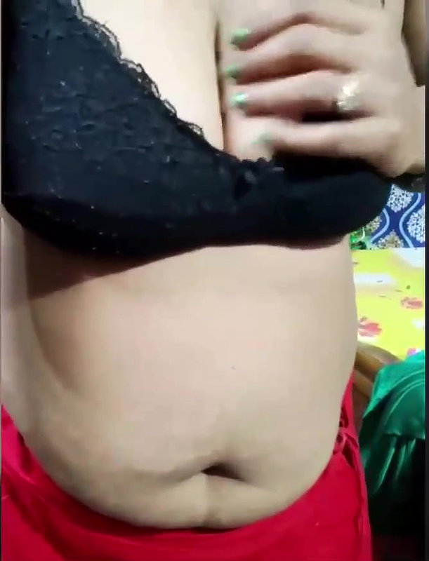 Soniya_123 Stripping & Teasing in Black Bra & Panty