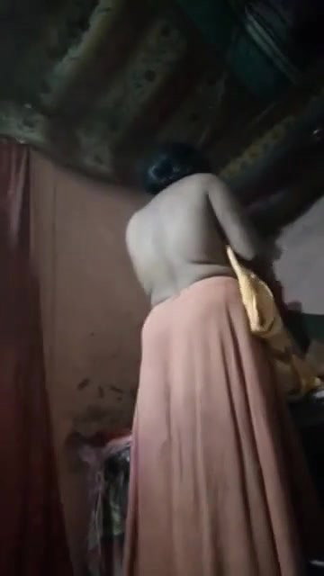 spying bhabhi 4