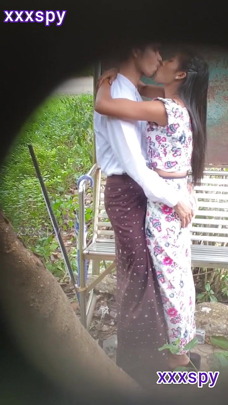 Teen couple smooching and Ass pressing outdoor – voyeur capture