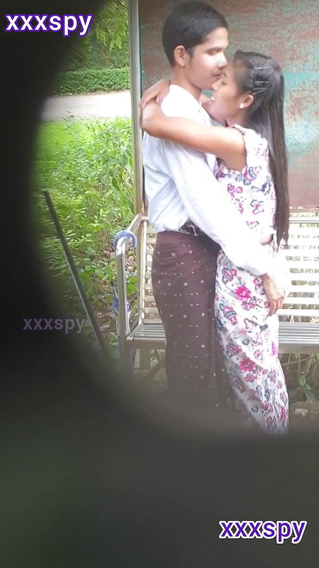 Teen couple smooching and Ass pressing outdoor – voyeur capture