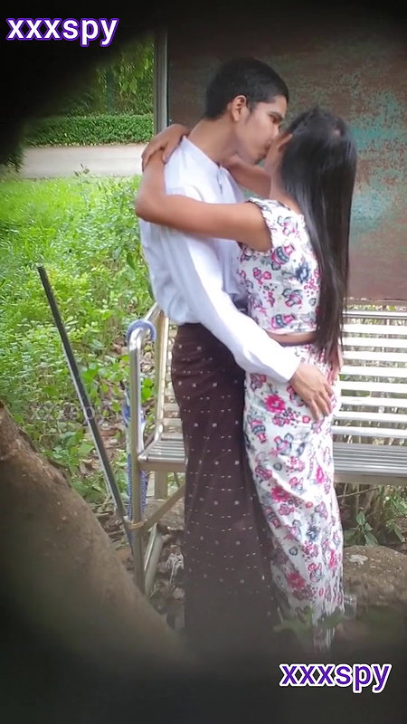 Teen couple smooching and Ass pressing outdoor – voyeur capture