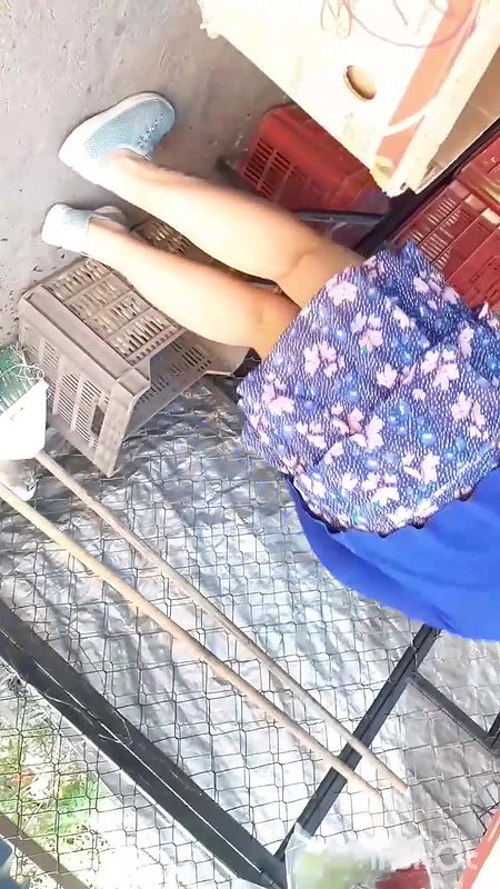 Upskirt capture – ass cheeks and panty visible