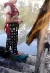village aunty dress change in pond after bath