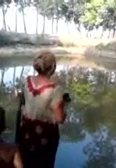 village aunty dress change in pond after bath