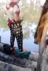 village aunty dress change in pond after bath