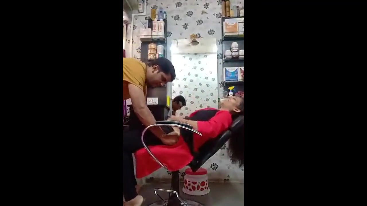 Viral video – Indian Cute Teen Girl Pussy Licked In Beauty Parlor MMS Leaked