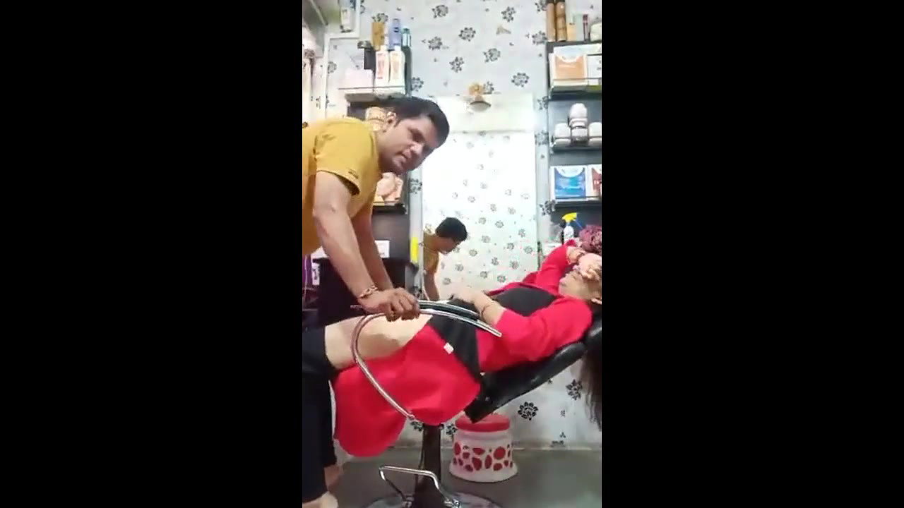 Viral video – Indian Cute Teen Girl Pussy Licked In Beauty Parlor MMS Leaked