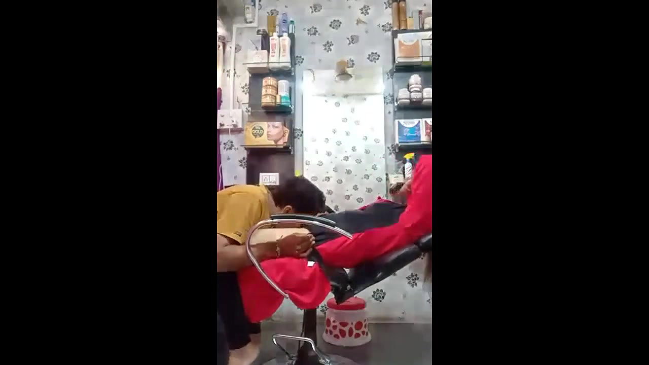 Viral video – Indian Cute Teen Girl Pussy Licked In Beauty Parlor MMS Leaked