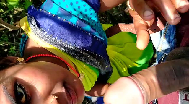 Sexy Bhabhi Outdoor Blowjob