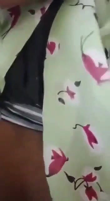 Cute Girl Quick Fucking in Car