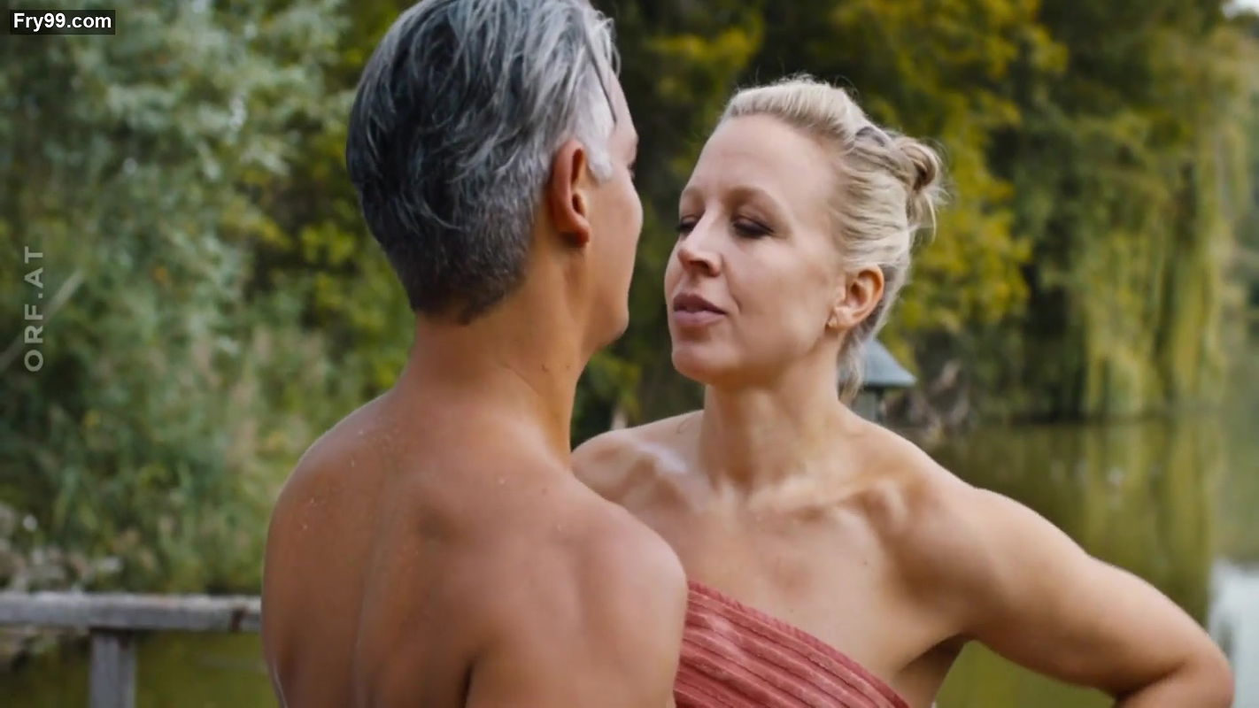 Blonde hotties enjoying enthusiastic sex