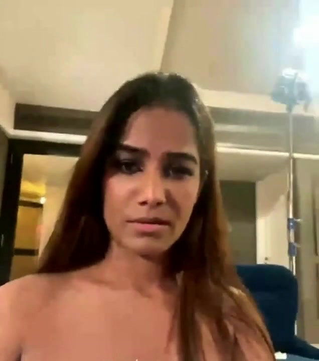 POONAM PANDEY SEDUCTRESS LATEST VIP LIVE SEXY