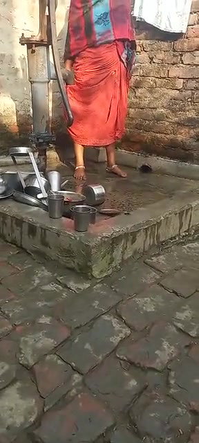 Village bhabhi pissing,recorded by devar