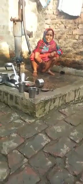 Village bhabhi pissing,recorded by devar