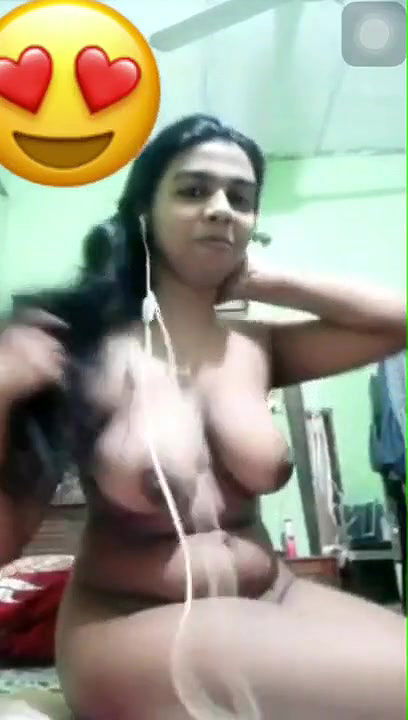 Beautiful Sexy Desi Girl Showing