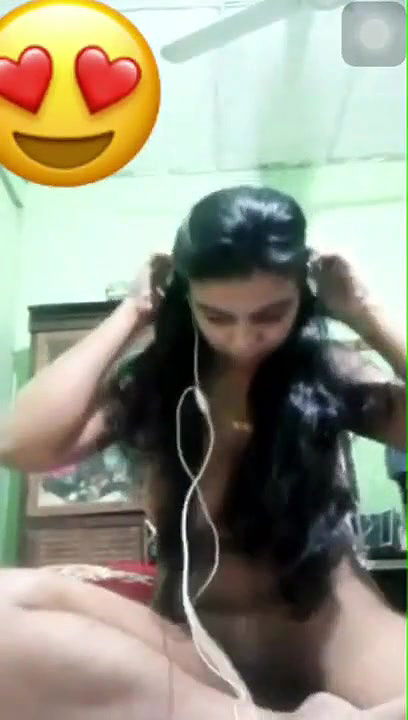 Beautiful Sexy Desi Girl Showing