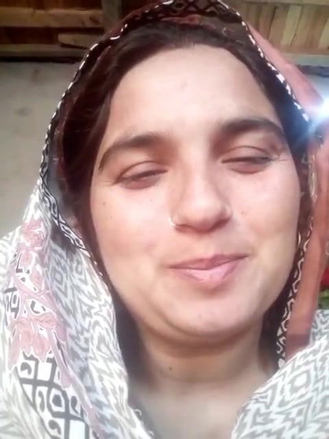Paki Pashto lady showing big boobs and pussy