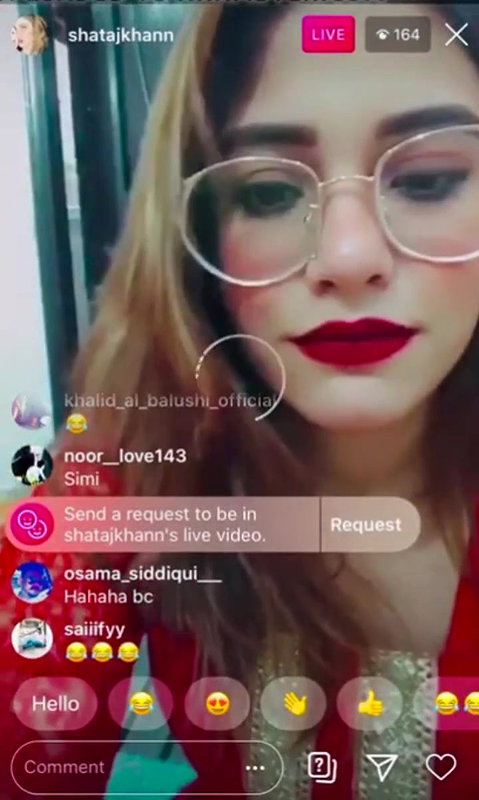 Hot Babe Doing Insta Live But Suddenly her Mom Came Nude from Bathroom