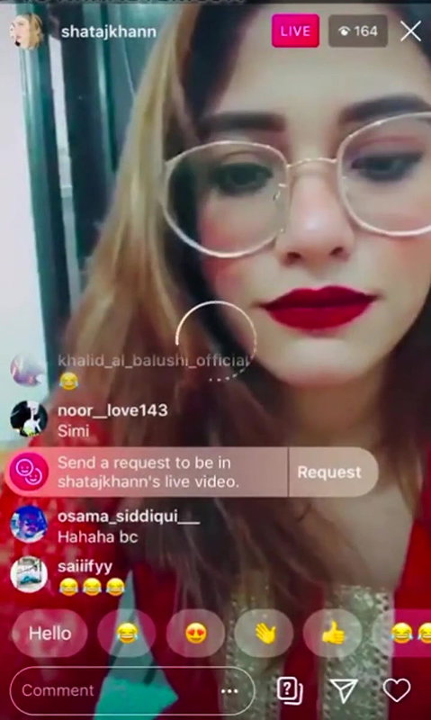 Hot Babe Doing Insta Live But Suddenly her Mom Came Nude from Bathroom