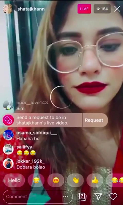 Hot Babe Doing Insta Live But Suddenly her Mom Came Nude from Bathroom