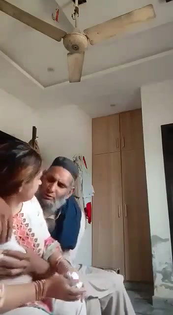 Paki Sasur Enjoying with Bahu When Nobody At Home with Audio