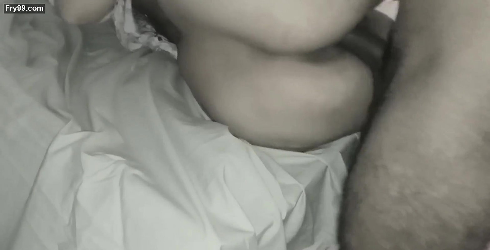 Bengali wife ki taang utha kr chudai kiya.