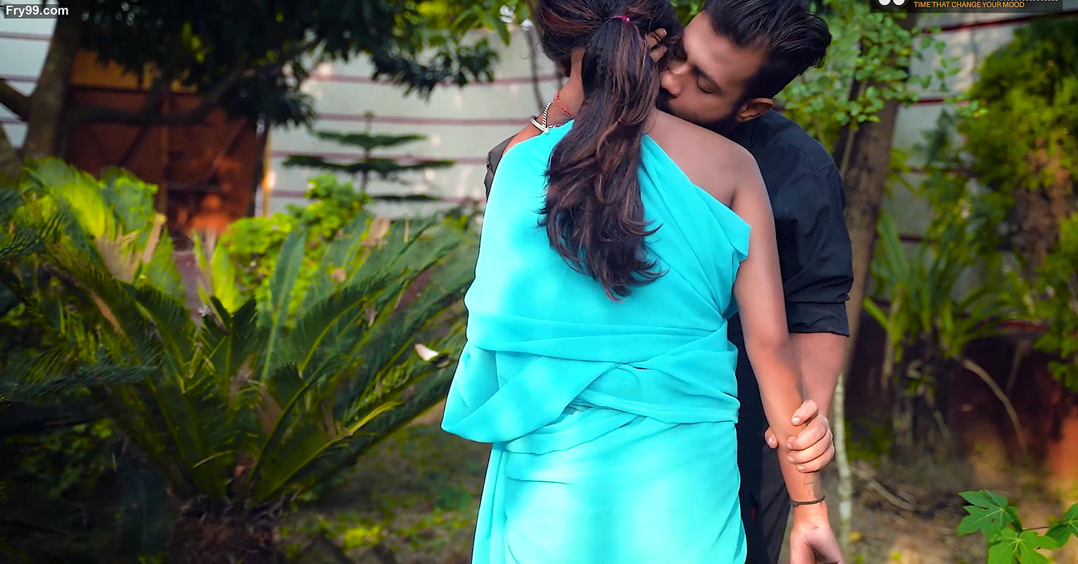 Desi Majdur Ki Patni ke sath kaam dene ke bahane Malik ne Doodh Nikal Nikal Ke Khub pela Ghar ke Bahar ( Hindi Audio )