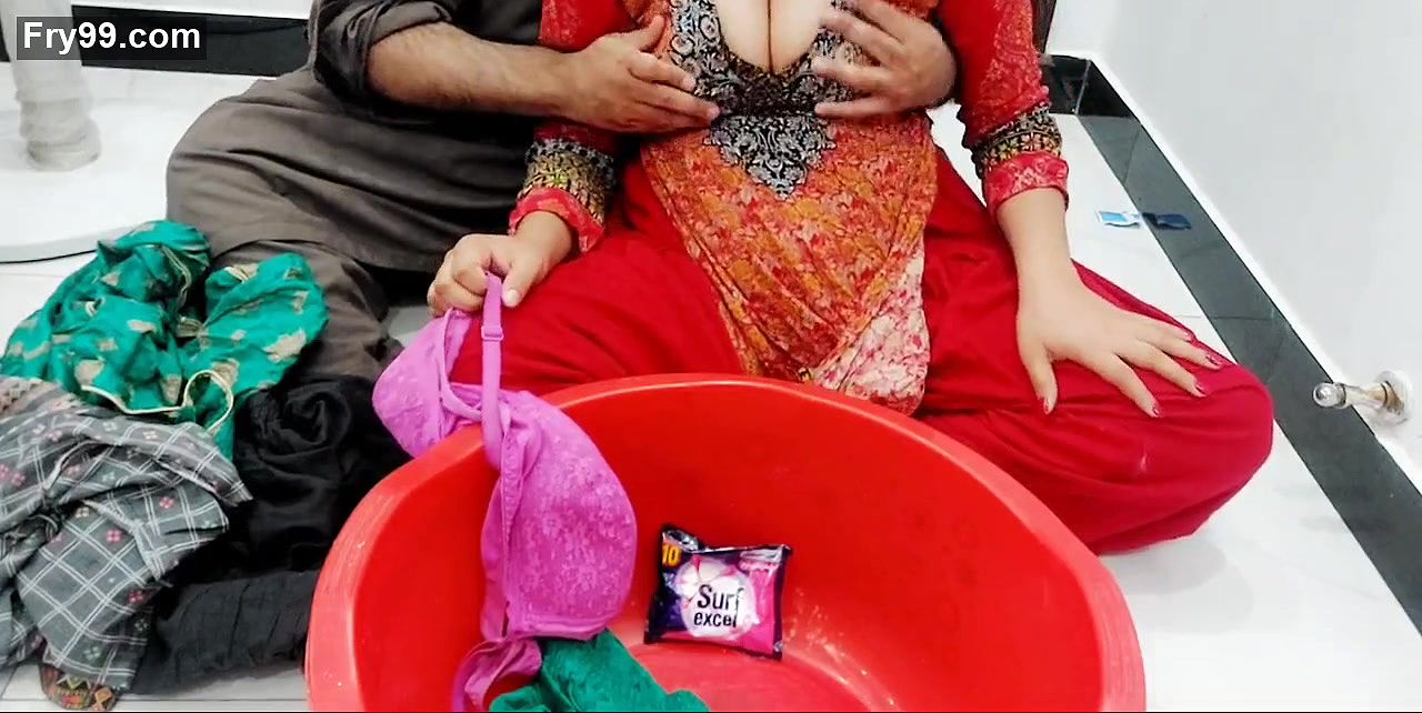 Helping My Stepsister In Washing Clothes In Exchange Of Anal Sex With Hindi Audio