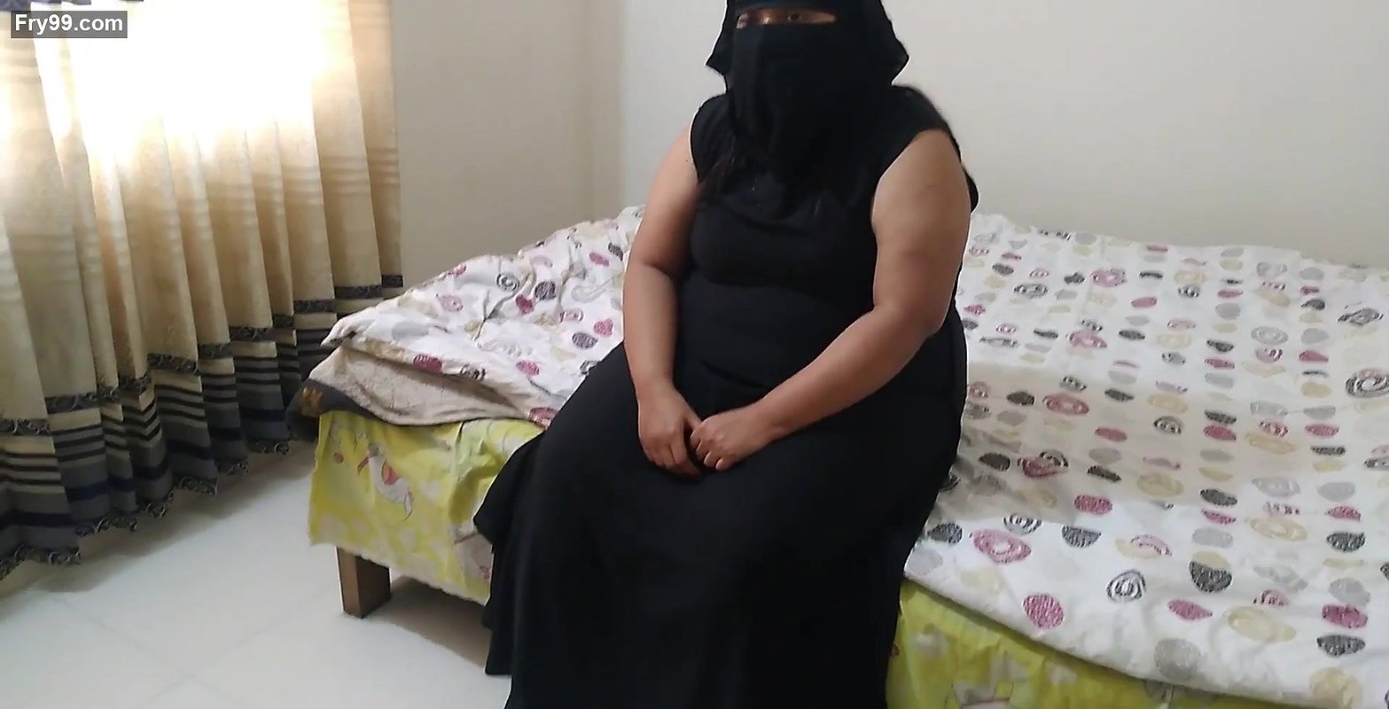 Stepson Visit Stepmom’s Room And Fucks On The Bed And Cum In Her Juicy Pussy