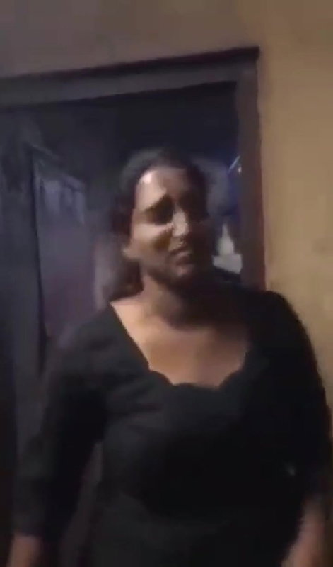 Mallu Bhabi Showing