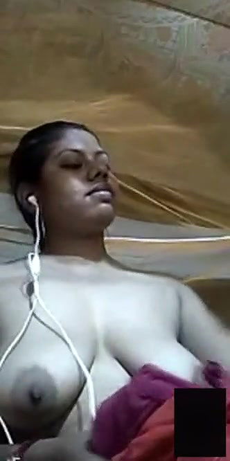 Village Bhabhi Showing Her Big Boobs