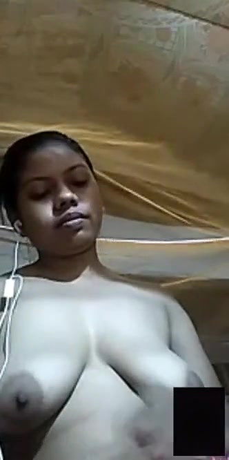 Village Bhabhi Showing Her Big Boobs