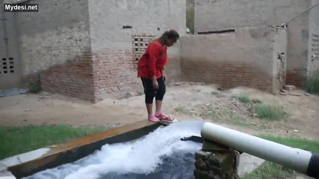 Desi girl indian girl bathing in pool village girl bath