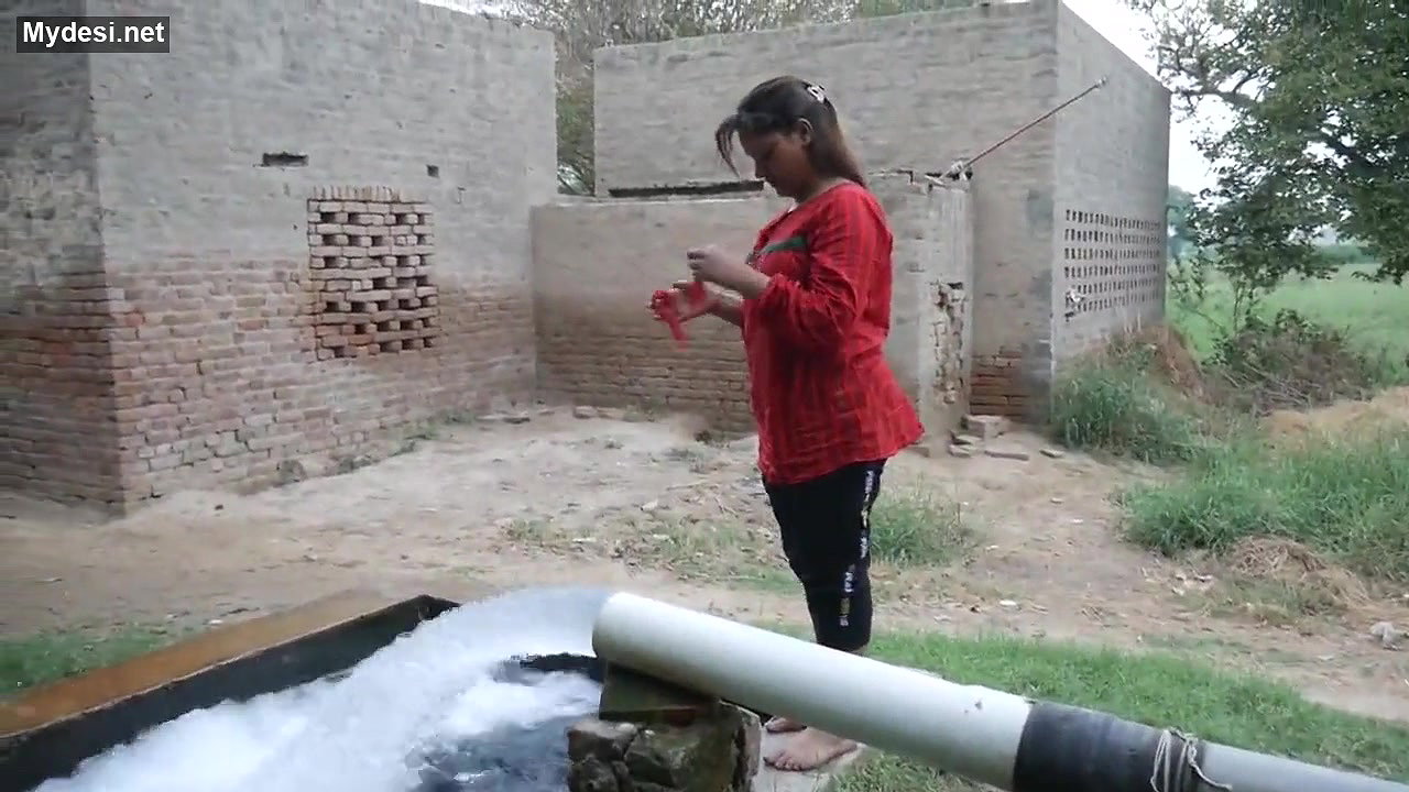 Desi girl indian girl bathing in pool village girl bath