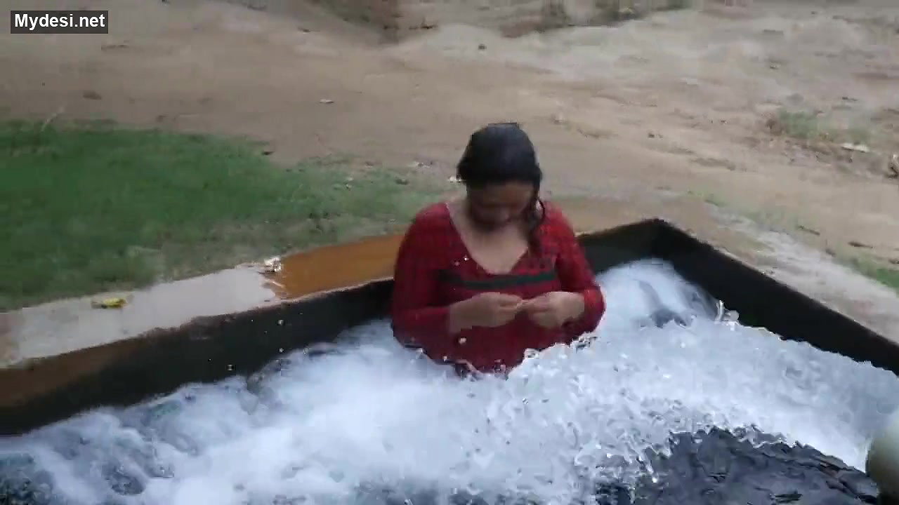 Desi girl indian girl bathing in pool village girl bath