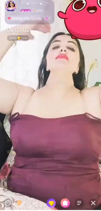 Dahila busty