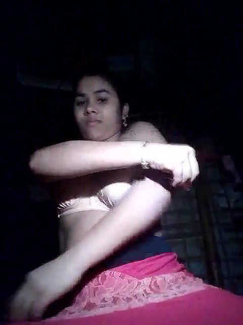 Sexy BD Girl Showing Boobs
