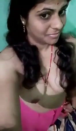 Sexy Bhabhi Record Her Boobs