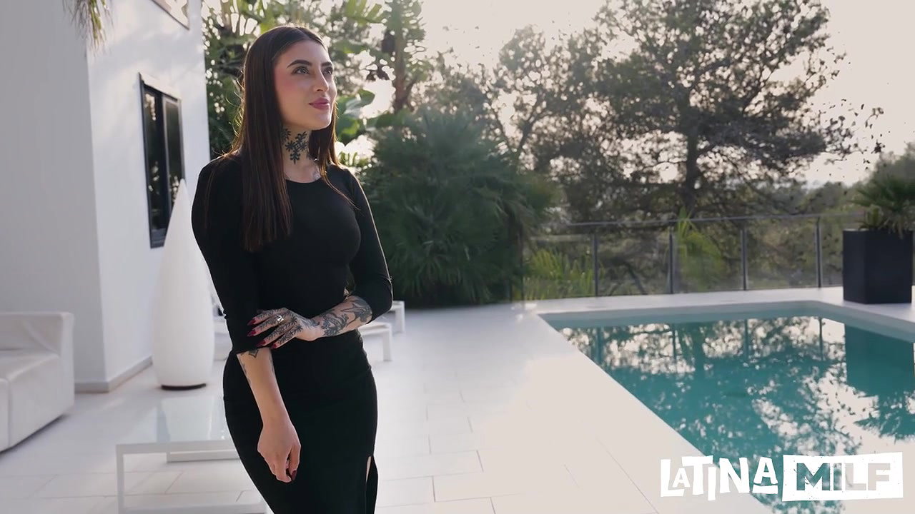 Yorgelis Carrillo – Open House Open Legs