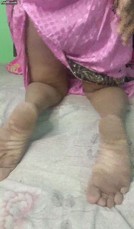 Beautiful bhabi Sruti in sharee , Showing pussy and fingering pussy