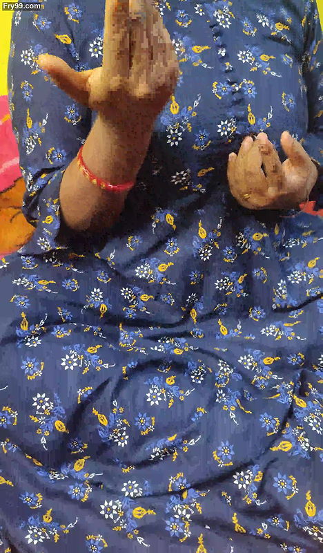 Indian bhabhi Sruti fully Naked and fucking with Cucumber