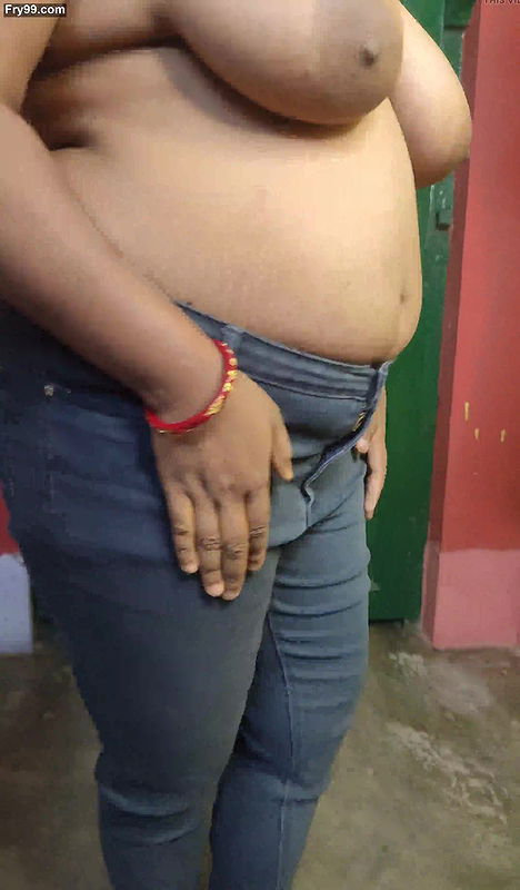 Indian bhabi fully Naked walk on the floor and showing her big ass and juicy pussy