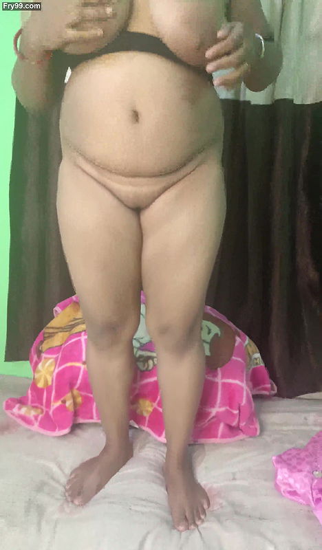 Sruti bhabi in sharee Fully naked and fingering herself on the bed