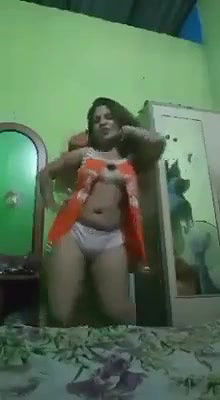 Sexy Srilankan chubby girl Dancing