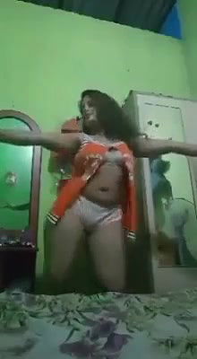 Sexy Srilankan chubby girl Dancing